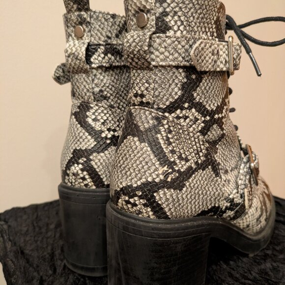 Snakeskin Faux leather heeled boots - Picture 7 of 10